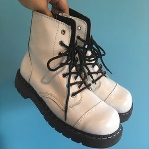 WHITE COMBAT BOOTS FROM T.U.K. ANARCHIC